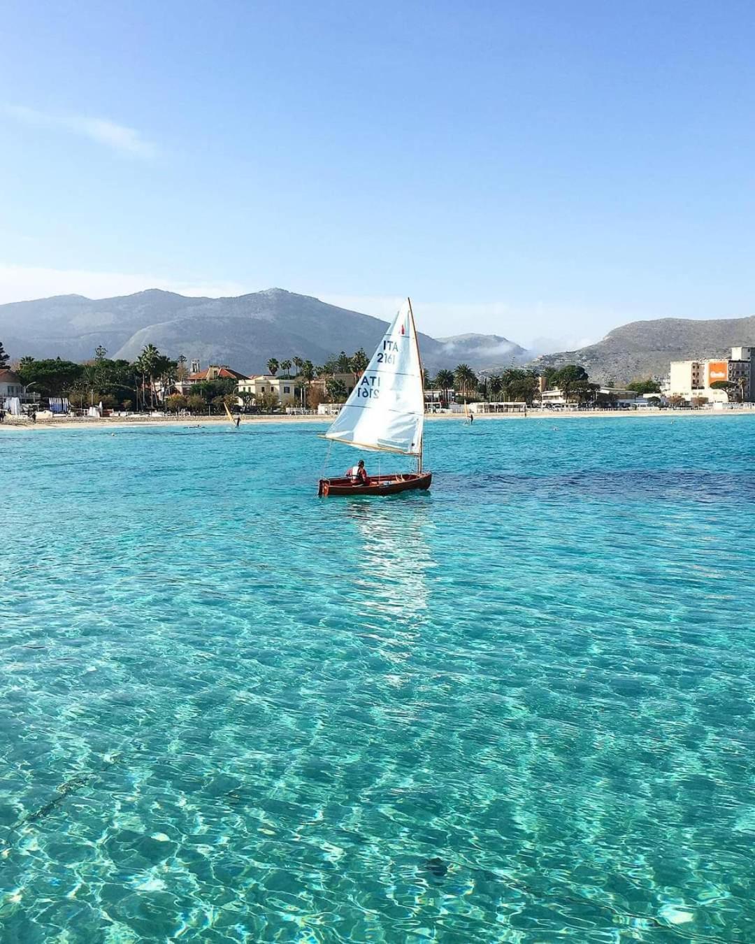 Mondello Felix - Appartamenti In Villa A 600M Dal Mare Bagian luar foto