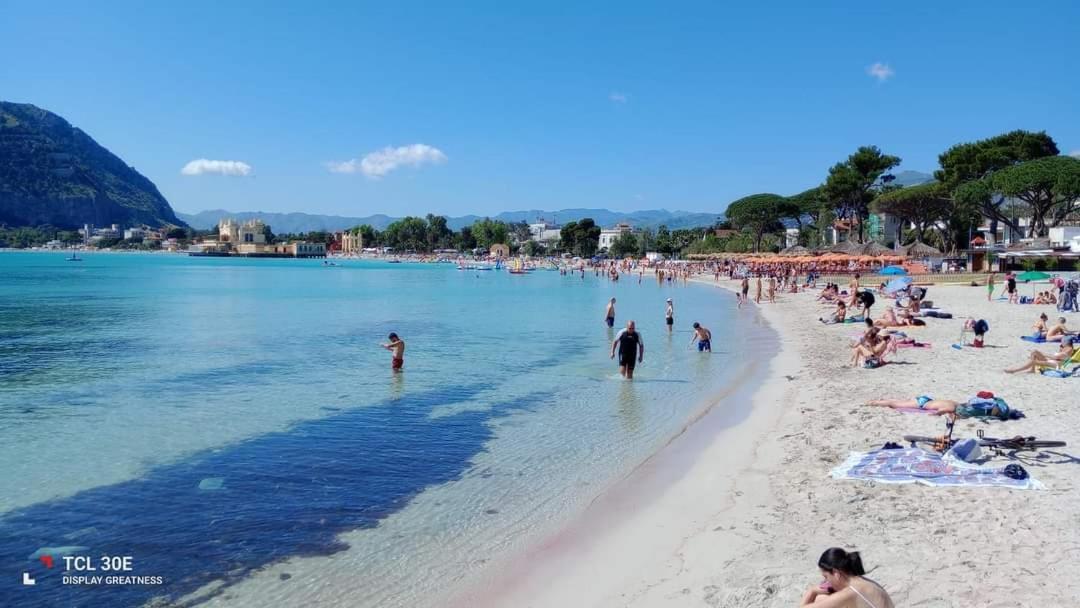Mondello Felix - Appartamenti In Villa A 600M Dal Mare Bagian luar foto