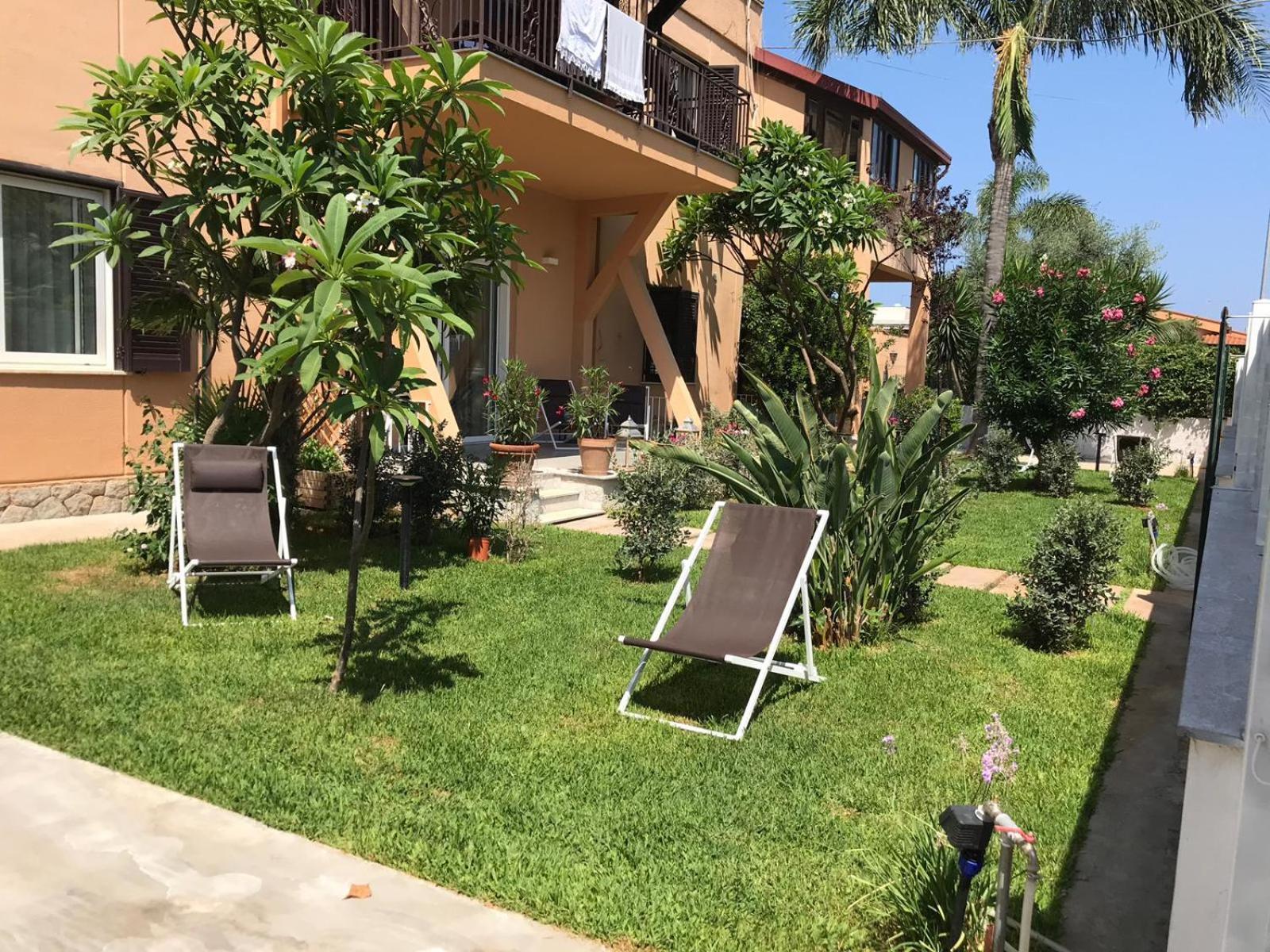Mondello Felix - Appartamenti In Villa A 600M Dal Mare Bagian luar foto