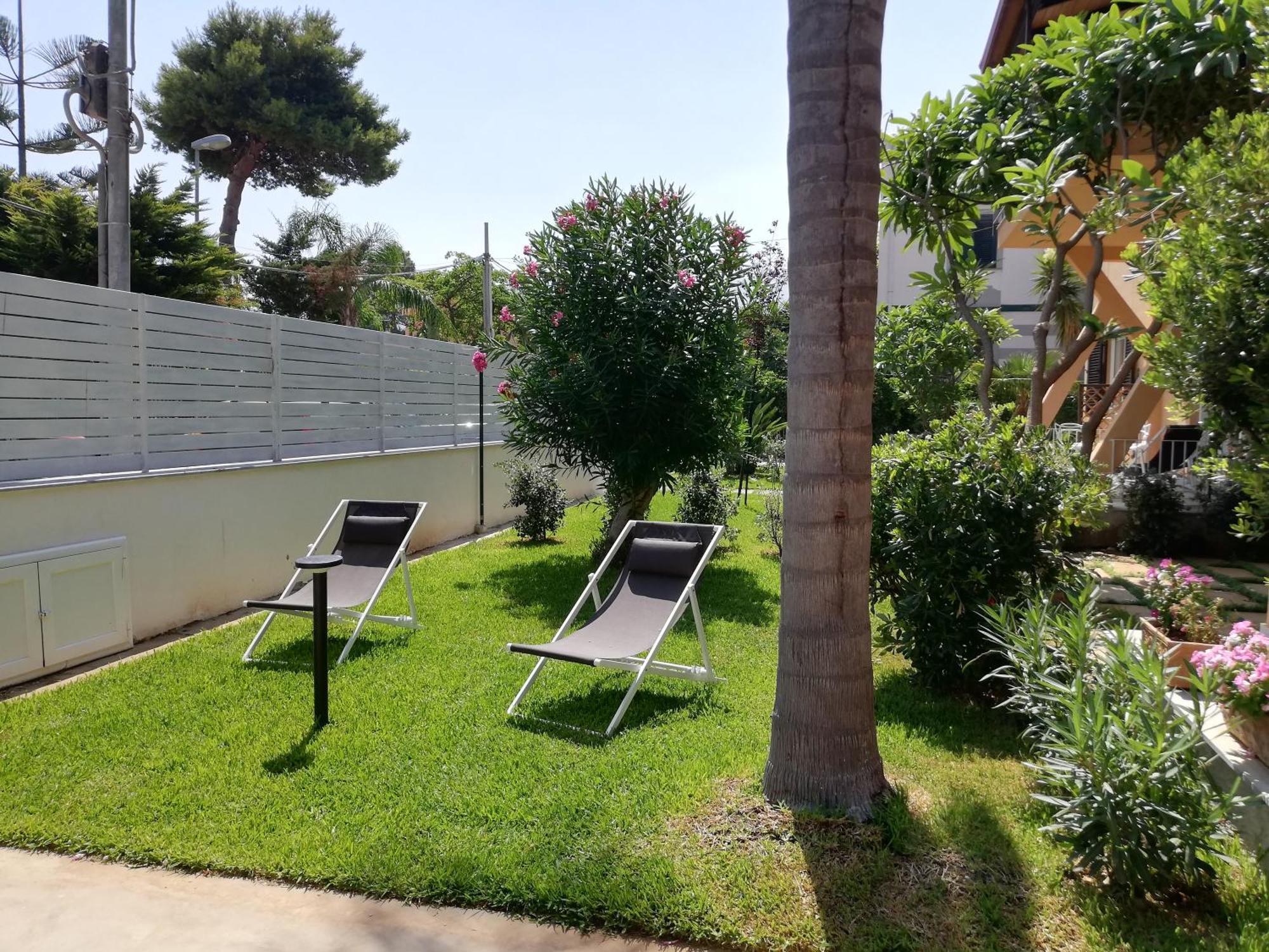 Mondello Felix - Appartamenti In Villa A 600M Dal Mare Bagian luar foto